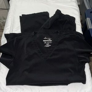 Elevate by IRG scrub set, XSmall-top / Small-bottom, Black